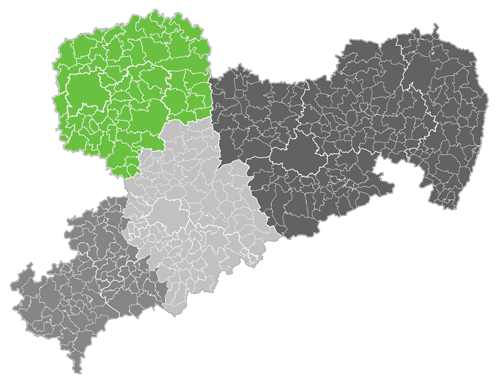 Eine graue Karte des Freistaats Sachsen, in der das Einzugsgebiet der Regionalstelle Leipzig grün markiert ist.