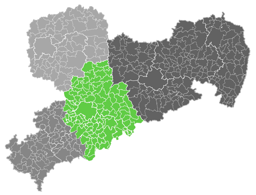 Eine graue Karte des Freistaats Sachsen, in der das Einzugsgebiet des klinischen Krebsregisters Chemnitz grün markiert ist.